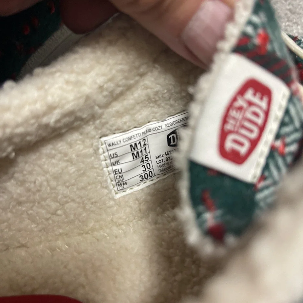 Hey Dude Wally Cozy Plaid Slip On Shoes Red Green Christmas Men's Size 12 NEW
